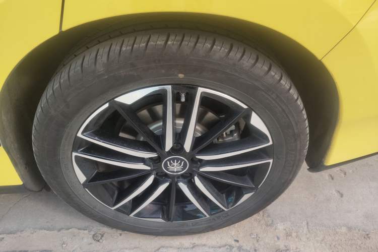 Used BYD Qin L 2025 EV 545KM Excellence Edition Right Front Wheel Hub