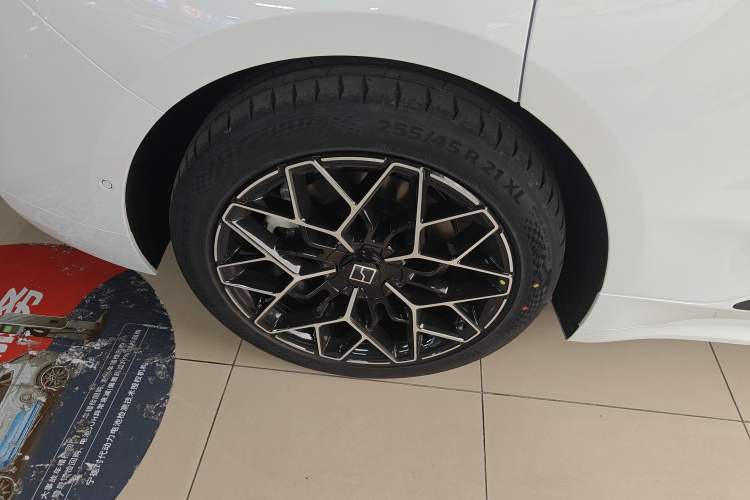 Used Zeekr 001 2026 95° All-Wheel-Drive Max Edition Exterior 5