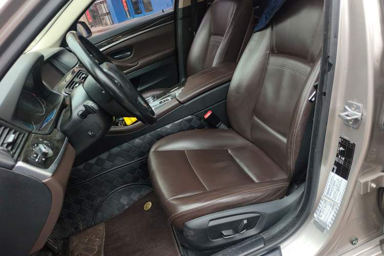 Used BMW 5 Series 2017 525Li Luxury Design Package Left Front Seat