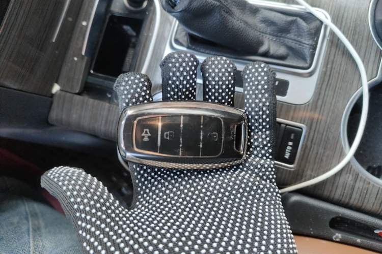 Used Haval H9 2015 2.0T Four-Wheel Drive Luxury 7-Seater Vehicle Key