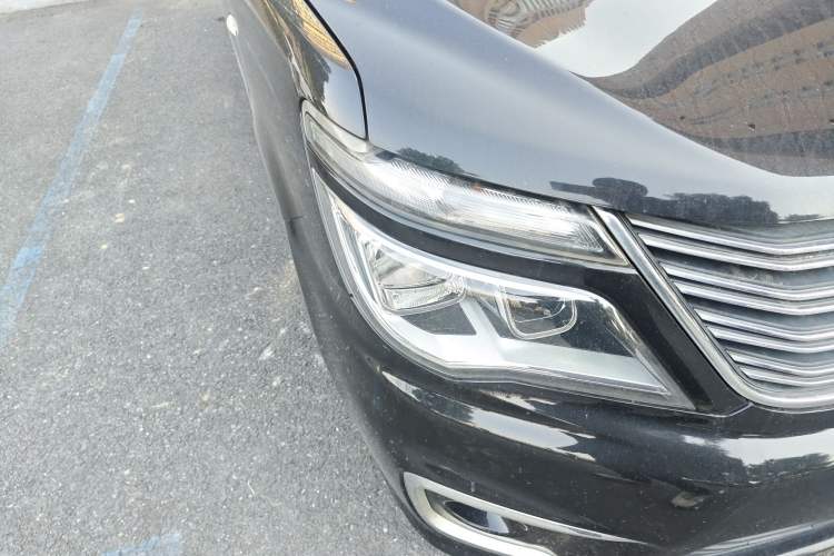 Used FORTHING Lingzhi 2019 M5L 1.6L 7-Seater Luxury Model China VI Standard Right Front Headlight