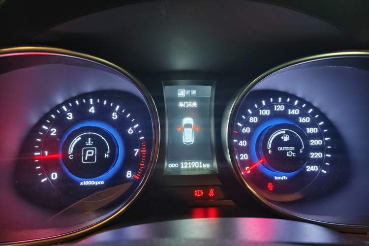 Used Hyundai Santa Fe 2013 2.4L Automatic Two-Wheel Drive Smart Version