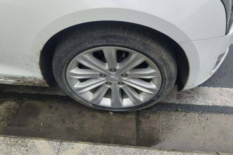 Used Cadillac ATS-L 2017 28T Tech Edition Right Front Wheel Hub