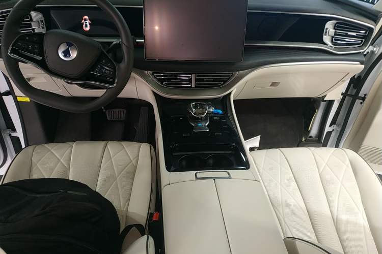 Used Denza D9 2024 DM-i 980 Four-Wheel Drive Prestige Model