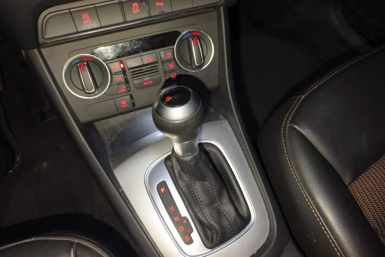 Used Audi Q3 2018 30th Anniversary Edition 30 TFSI Fashion Model Gear Lever