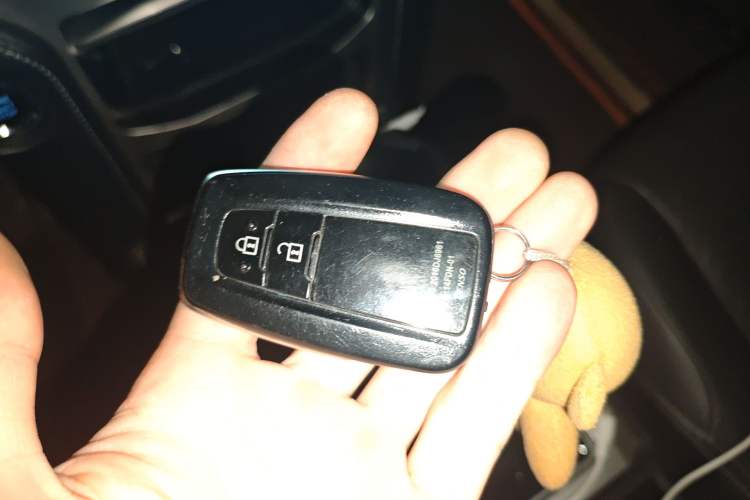 Used Toyota Prado 2019 3.5L Automatic TX-L Deluxe Edition with Rear-Mounted Spare Tire Vehicle Key