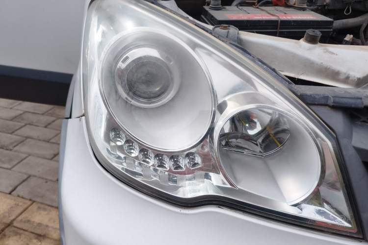 Used FAW Senya S80 2013 1.5L Manual 5-Seat Urban Fashion Edition Right Front Headlight