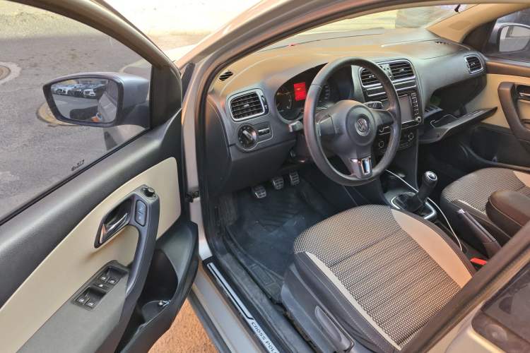 Used Volkswagen Polo 2012 1.6L Cross Polo MT