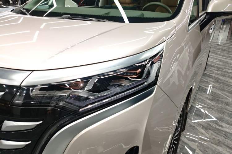 Used Denza D9 2022 DM-i 970 Four-Wheel Drive Flagship Model
