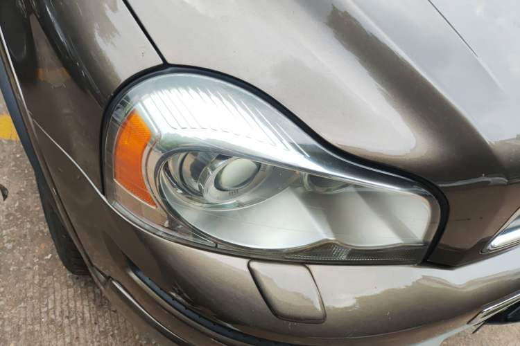 Used Volvo XC Classic 2014 T5 Luxury Edition Right Front Headlight