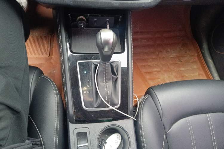 Used BYD Song 2019 1.5TI Automatic Smart Connect Luxurious Edition Gear Lever