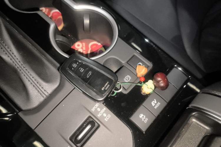 Used Toyota Highlander 2023 2.5L Smart Electric Hybrid Dual-Drive Prestige Version 7 Seats
