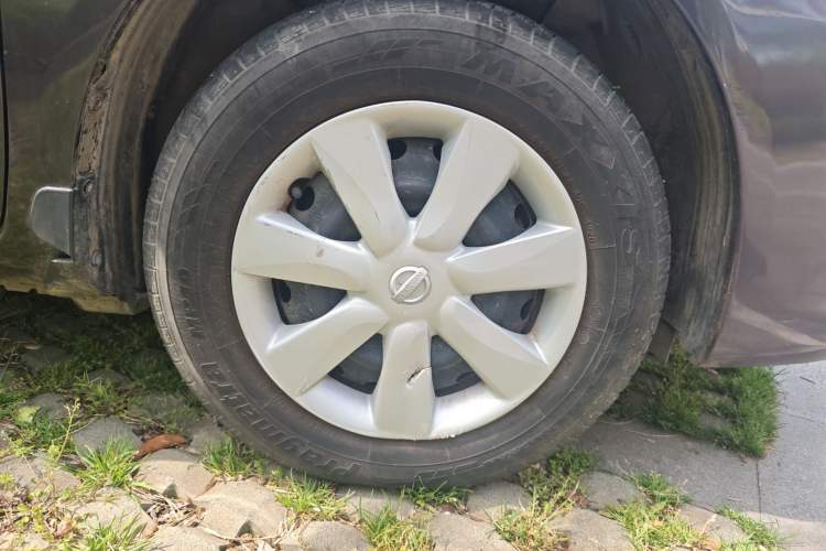 Used Nissan Sunny 2015 1.5XE Manual Comfort Edition Right Front Wheel Hub