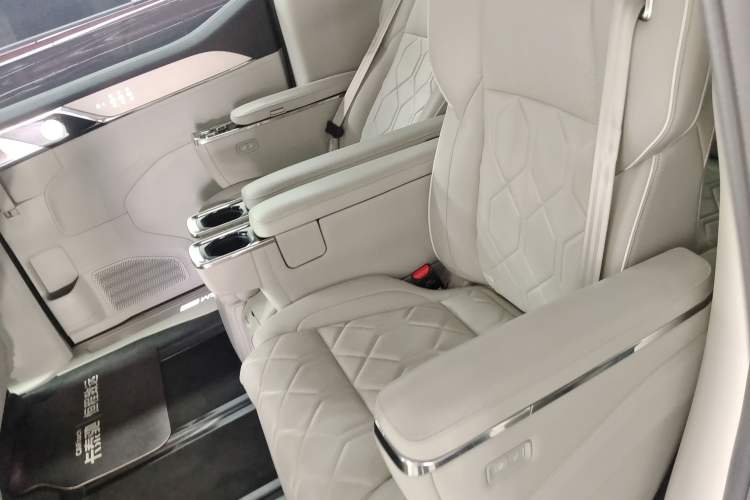 Used Volvo EM90 2025 Ultra Six-Seater