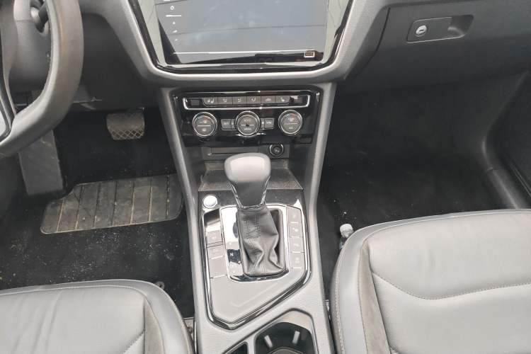 Used Volkswagen Tiguan L 2020 330TSI Automatic Two-Wheel Drive Smart Luxury Edition China VI Standard