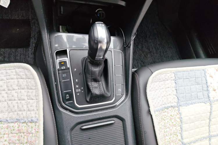 Used Volkswagen Golf Sportsvan 2016 230TSI Automatic Trend Edition Gear Lever