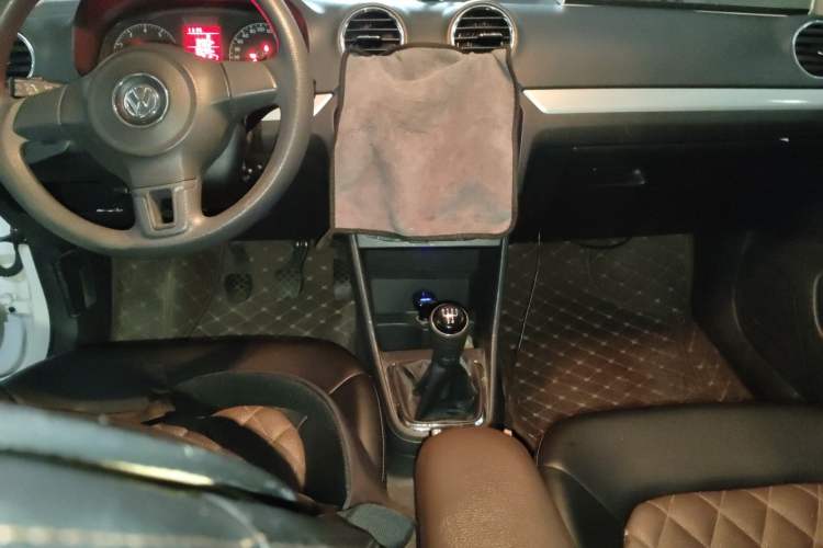 Used Volkswagen Jetta 2015 Zhuihui Edition 1.6L Manual Comfort Model Audio And AC Panel