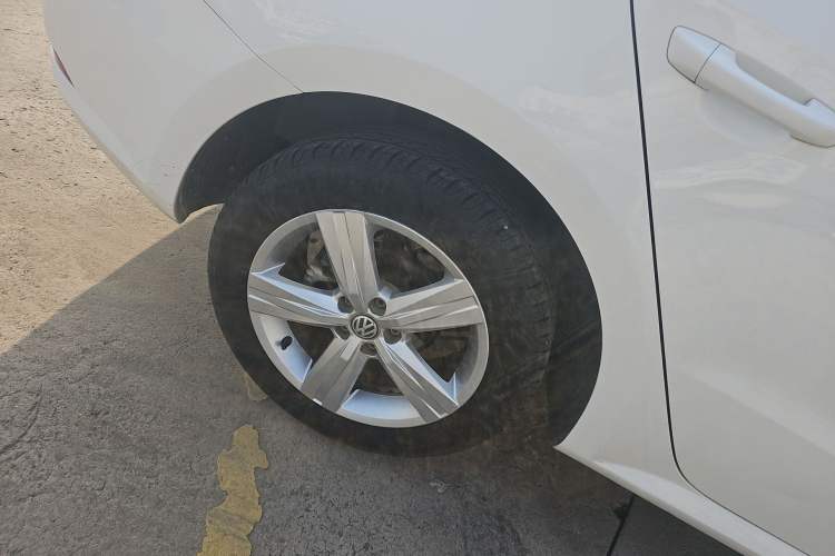 Used Volkswagen Gran Lavida 2017 1.6L Automatic Fashion Edition Right Rear Wheel Hub