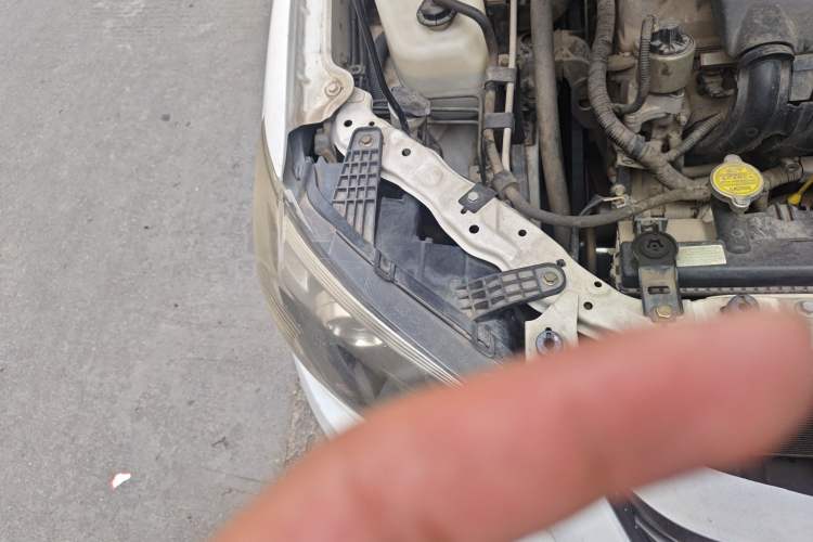 Used BYD L3 2015 Energy-Efficient Model 1.5L Automatic Comfort Edition Right Front Headlight