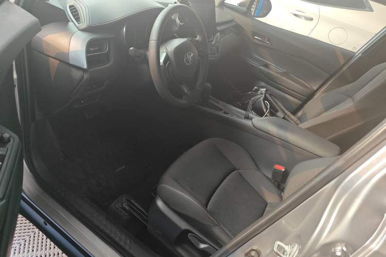 Used Toyota IZOA 2021 2.0L Enjoy Edition Left Front Seat