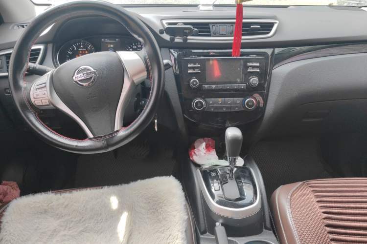 Used Nissan Qashqai 2016 2.0L CVT Elite Edition Center Console