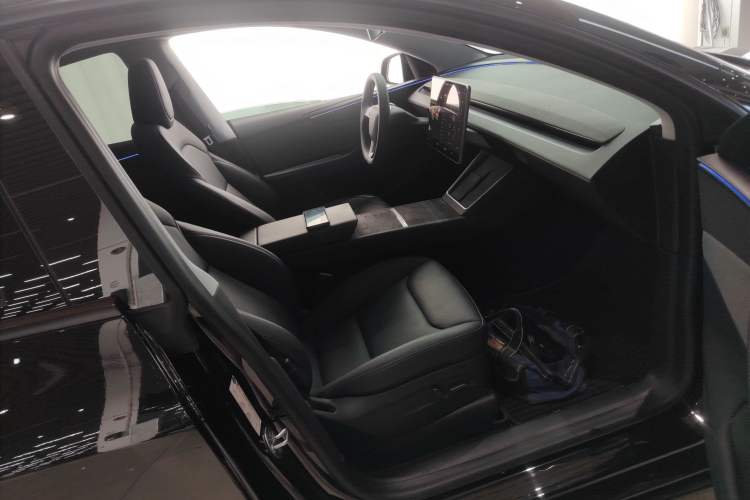 Used Tesla Model Y 2025 Rear-Wheel-Drive Version Right Front Seat