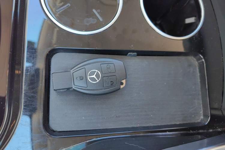 Used Mercedes-Benz Vito 2023 2.0T Elite Version 7 Seats Vehicle Key