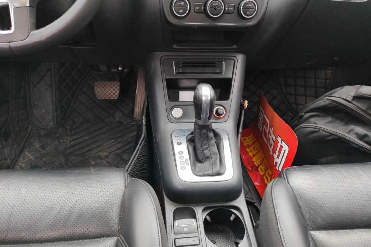 Used Volkswagen Tiguan 2015 1.8TSI Automatic All-Wheel-Drive Luxury Model Gear Lever