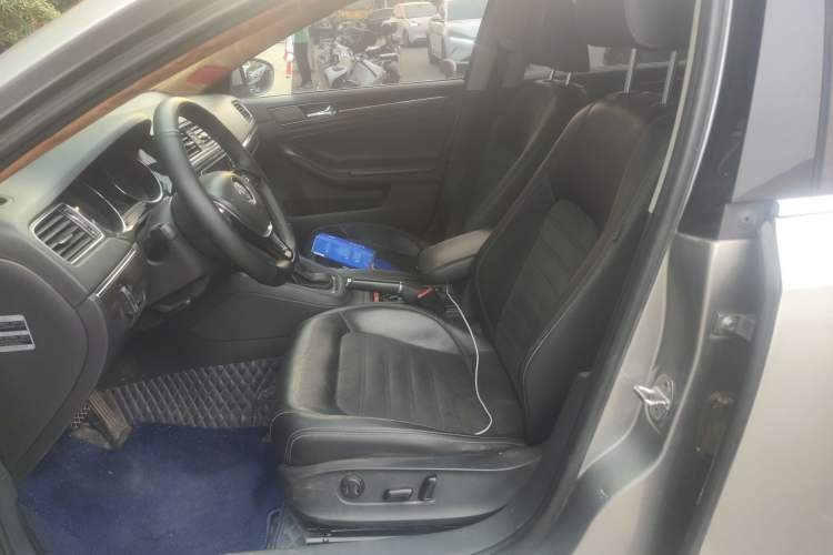 Used Volkswagen Sagitar 2017 230TSI Automatic Luxury Edition Left Front Seat