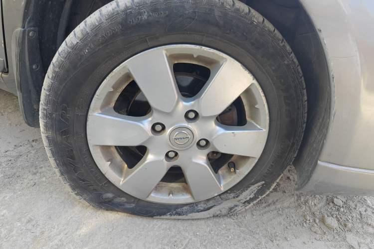 Used Nissan Geniss 2008 1.8L Manual Comfort Model Right Front Wheel Hub