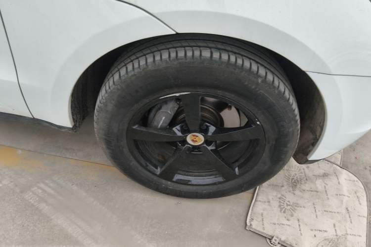 Used Porsche Macan 2016 Macan 2.0T Right Front Wheel Hub