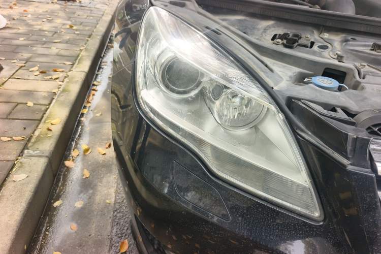 Used Mercedes-Benz R-Class 2011 R 300 L Business Model Right Front Headlight