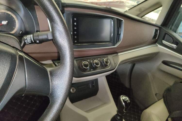 Used FORTHING Lingzhi 2020 M5L 2.0L Luxury 7-Seater