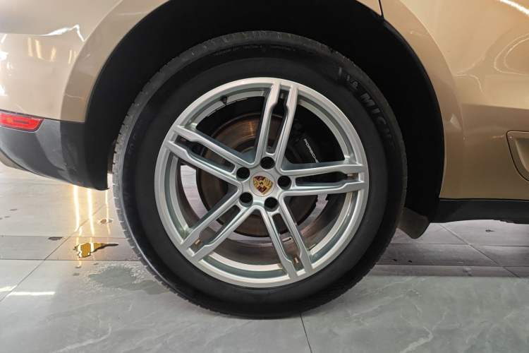 Used Porsche Macan 2014 Macan 2.0T Right Rear Wheel Hub