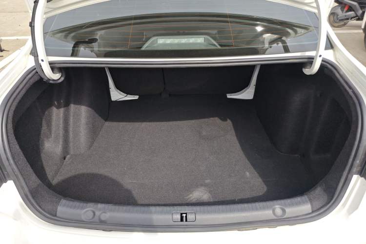 Used Volkswagen Lavida 2015 1.6L Automatic Comfort Edition
