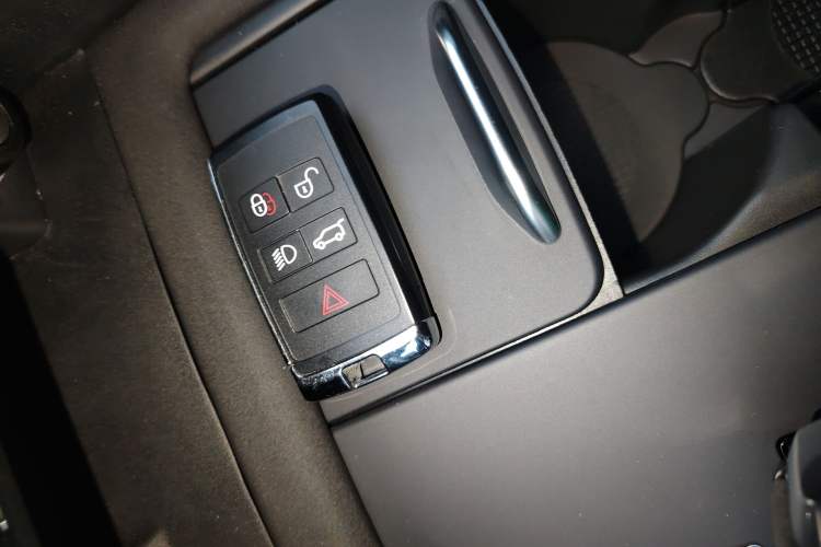 Used Land Rover Discovery 2021 300PS S
