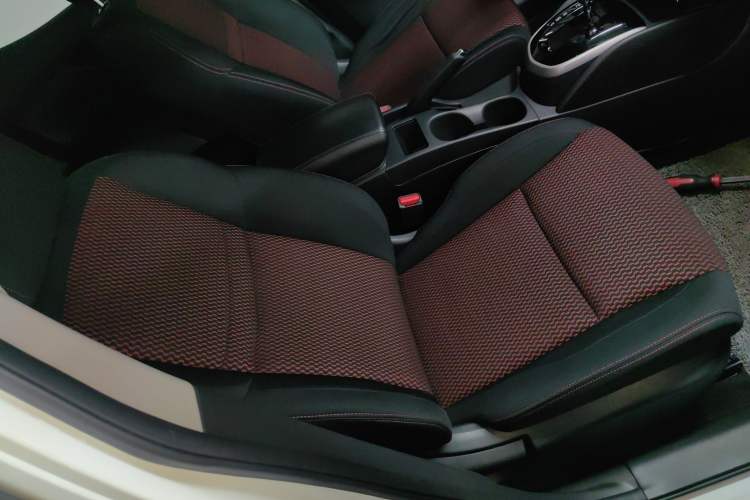 Used Nissan Qashqai 2016 2.0L CVT Elite Edition Right Front Seat