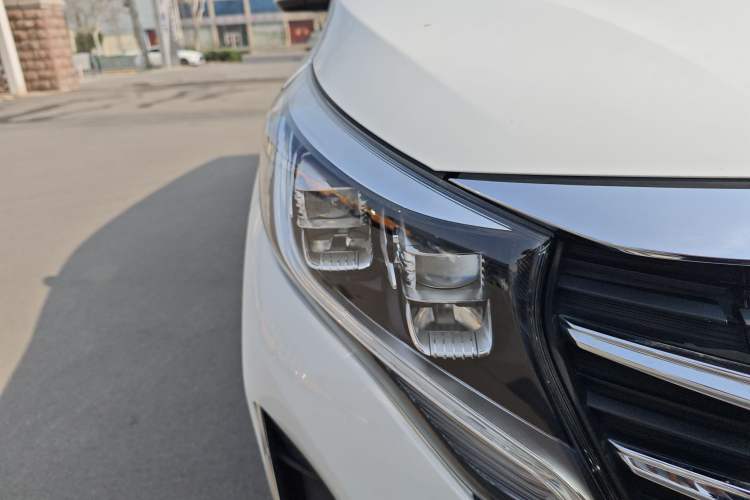 Used GAC Trumpchi M8 2021 Lingxiu Series 390T Deluxe Edition Right Front Headlight