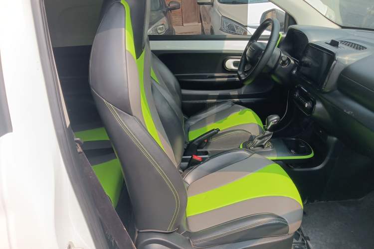 Used Roewe Clever 2021 302 km New Four-Seater Super-Efficient Version
