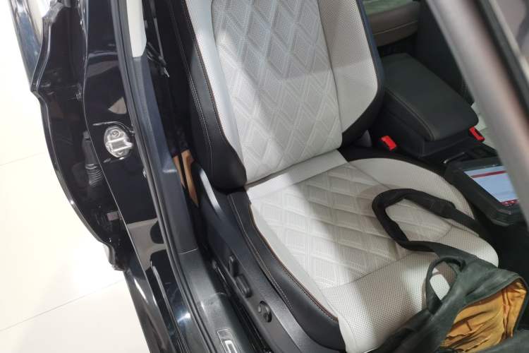 Used Volkswagen Magotan 2023 2 Million Units Commemorative Edition 330TSI DSG Luxury Version