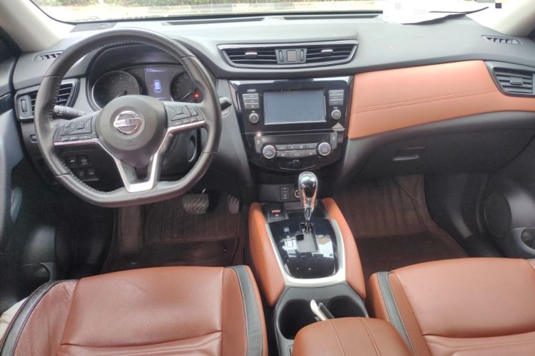 Used Nissan X-Trail 2017 2.5L CVT Ultimate Edition 4WD Center Console