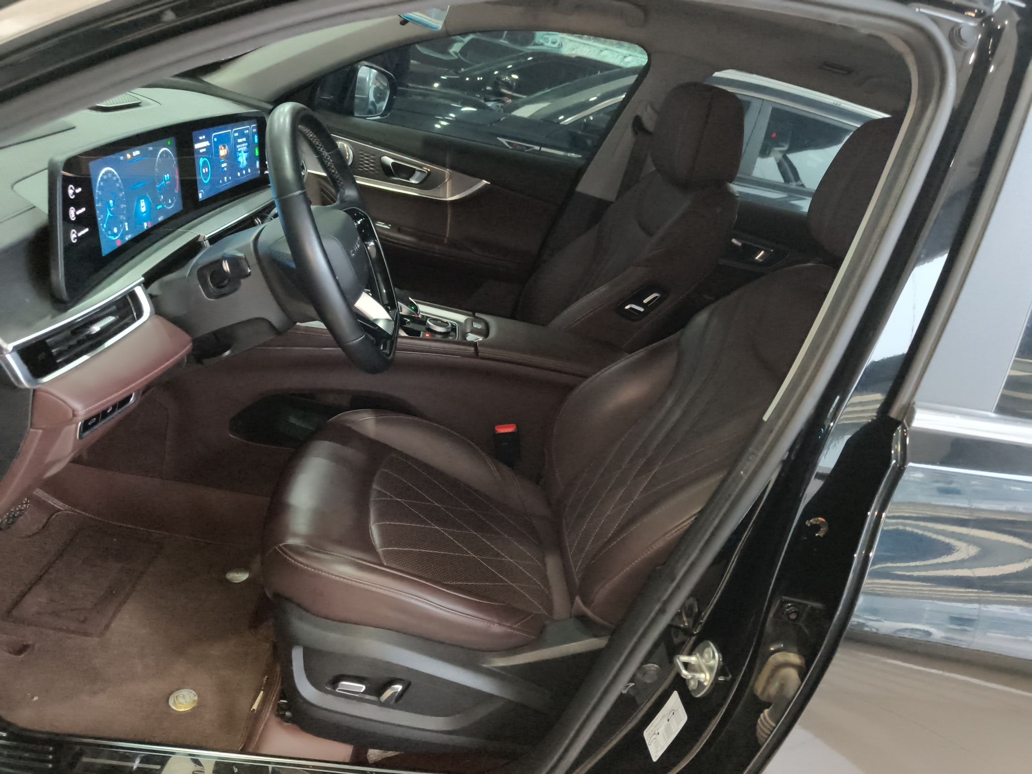 Переднее сиденье в автомобиле