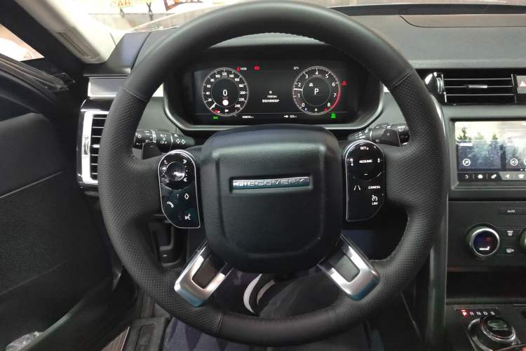 Used Land Rover Discovery 2020 3.0 SC V6 30th Anniversary Special Edition Steering Wheel