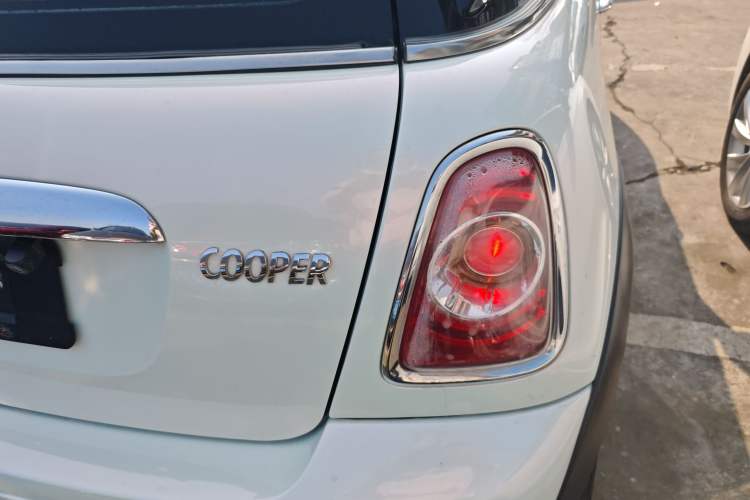 Used MINI MINI 2011 1.6L COOPER Fun