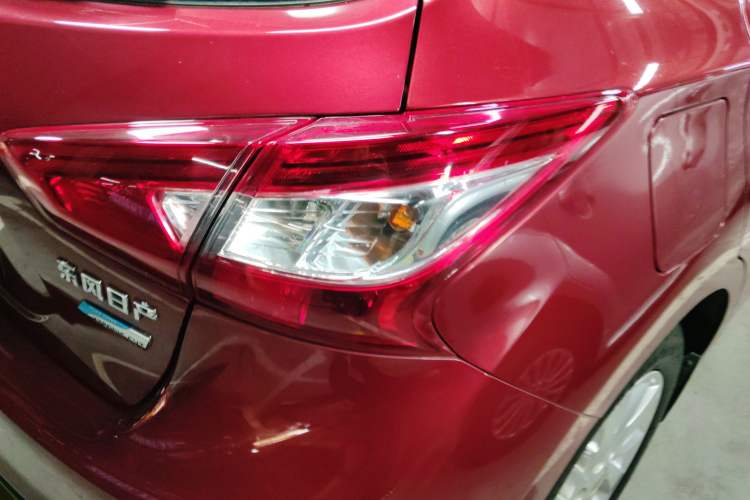 Used Nissan Tiida 2016 1.6L CVT Cool Dynamic Edition
