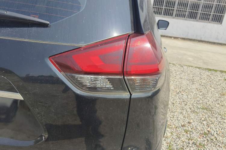Used Nissan X-Trail 2017 2.0L CVT Comfort Edition 2WD Right Rear Taillight