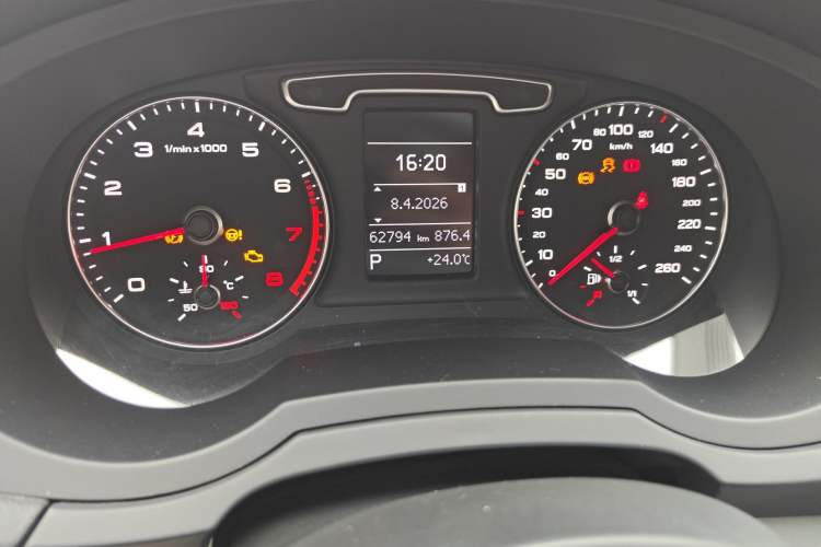 Used Audi Q3 2013 35 TFSI Ambition Edition Odometer Close Up