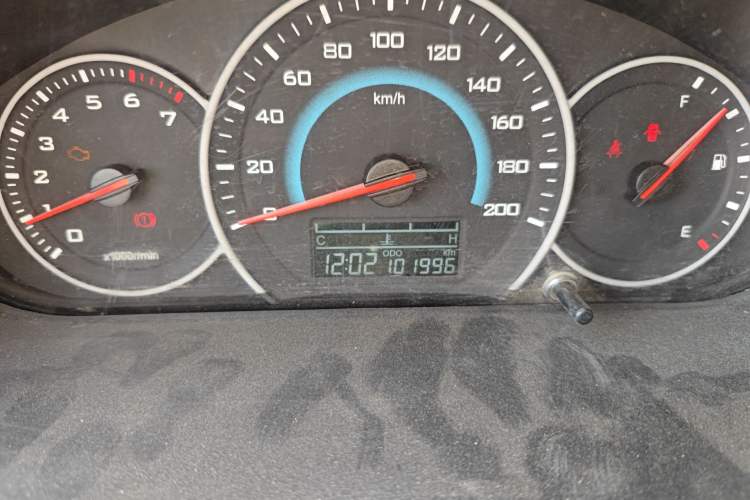 Used Wuling Rongguang V 2016 1.5L Standard Version Odometer Close Up