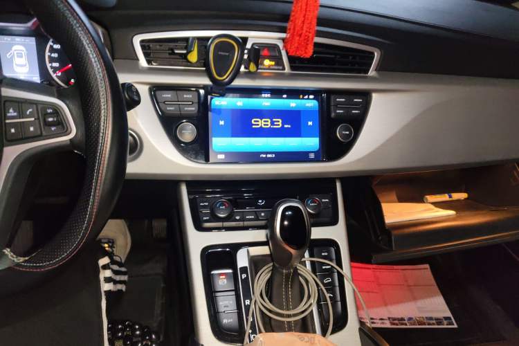 Used Geely Auto Emgrand X7 Sport 2016 1.8TD Automatic Smart Connectivity Version Audio And AC Panel