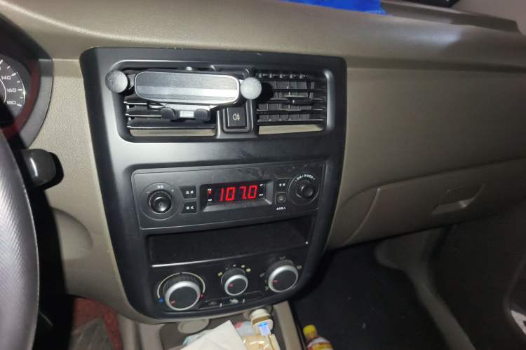 Used Wuling Rongguang V 2015 1.5L Base Version